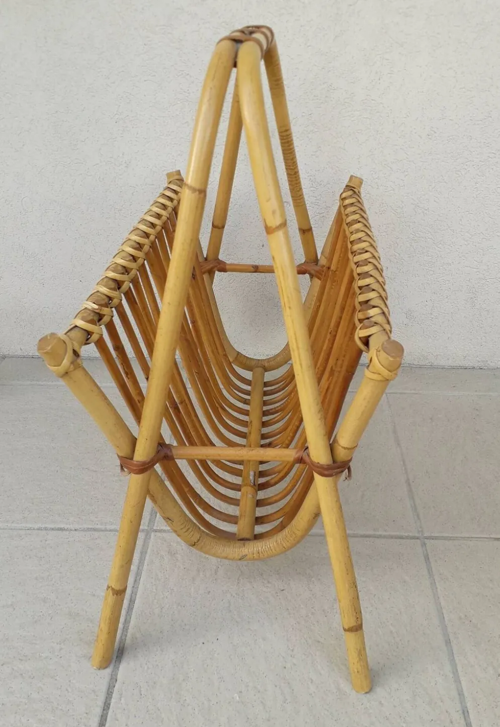 Porte-revue en rotin