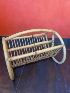Porte revue en rotin années 60