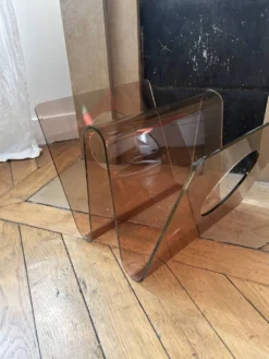 Porte revue plexiglas fumé Michel Dumas / Roche Bobois