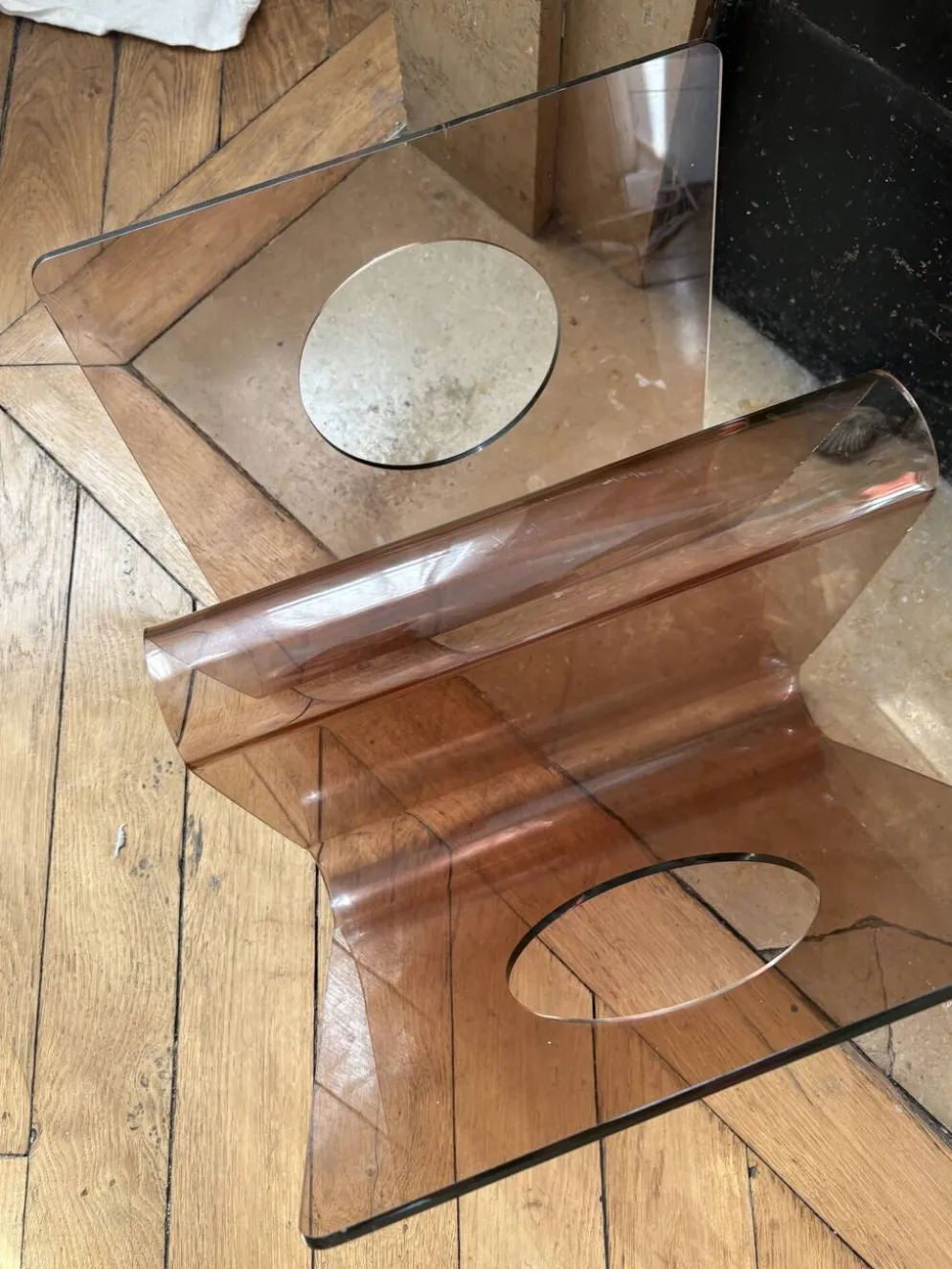 Porte revue plexiglas fumé Michel Dumas / Roche Bobois