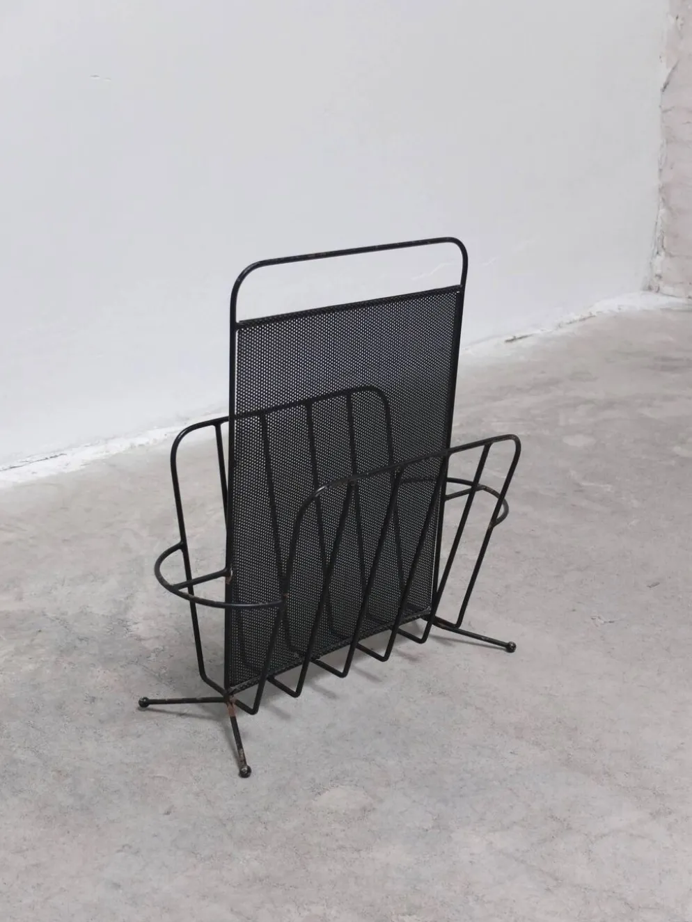 Porte-revue rare par Mathieu Matégot pour Artimeta, années 1950.