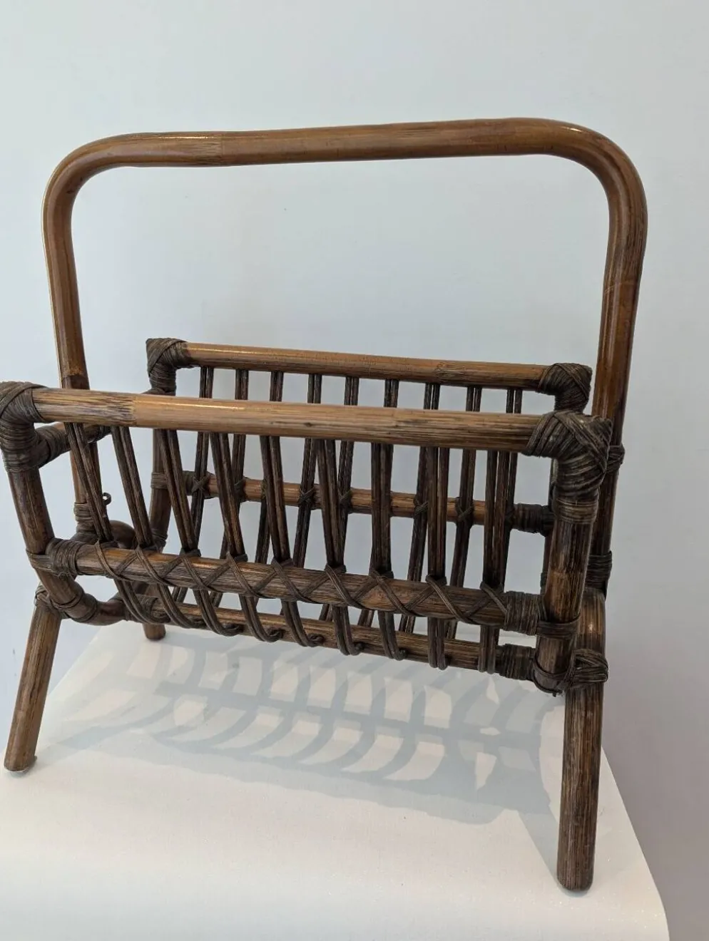 Porte revue rotin vintage