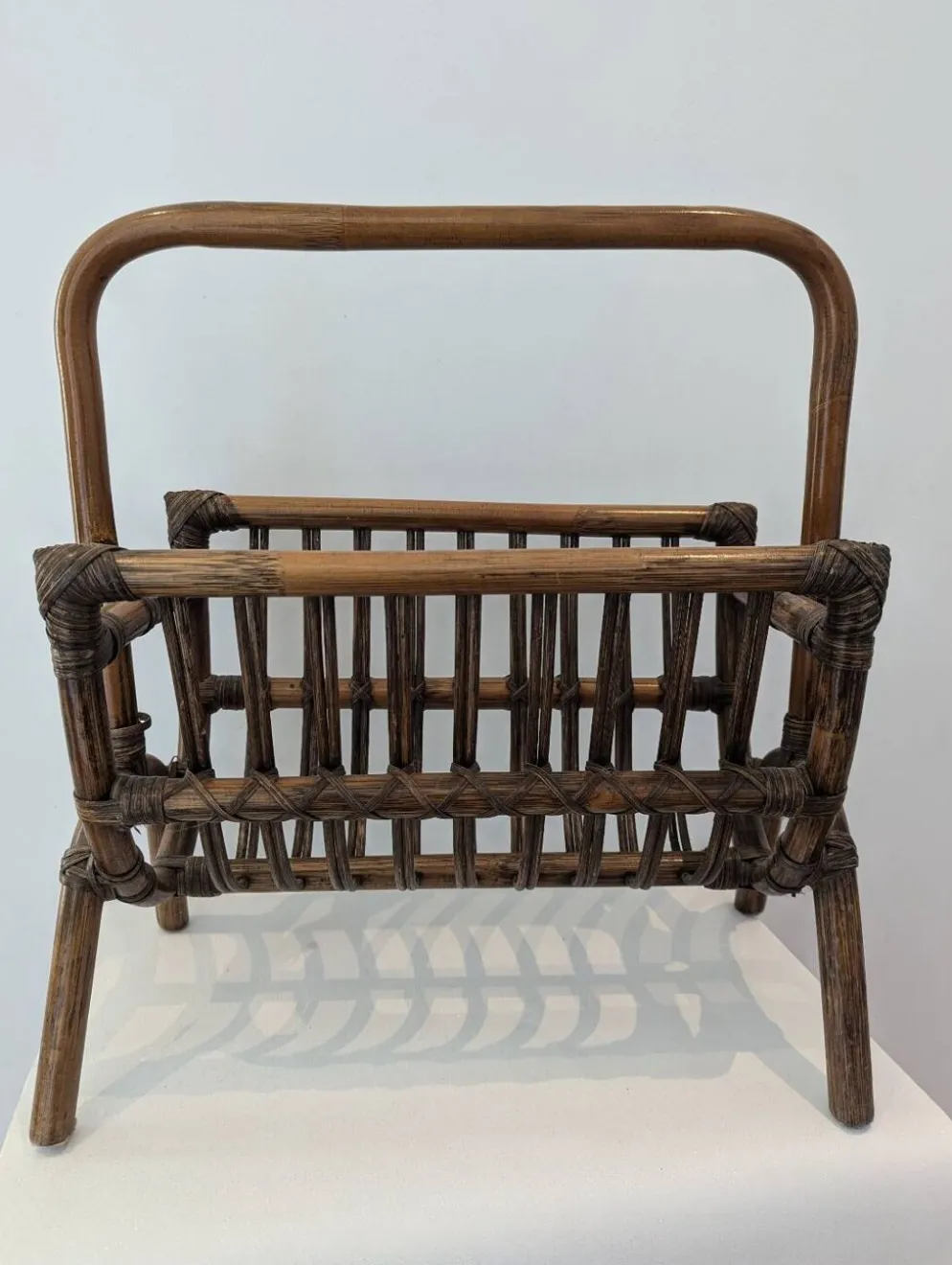 Porte revue rotin vintage
