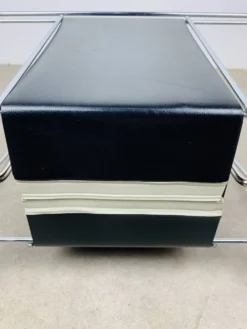 Porte-revues chrome et cuir noir, années 70