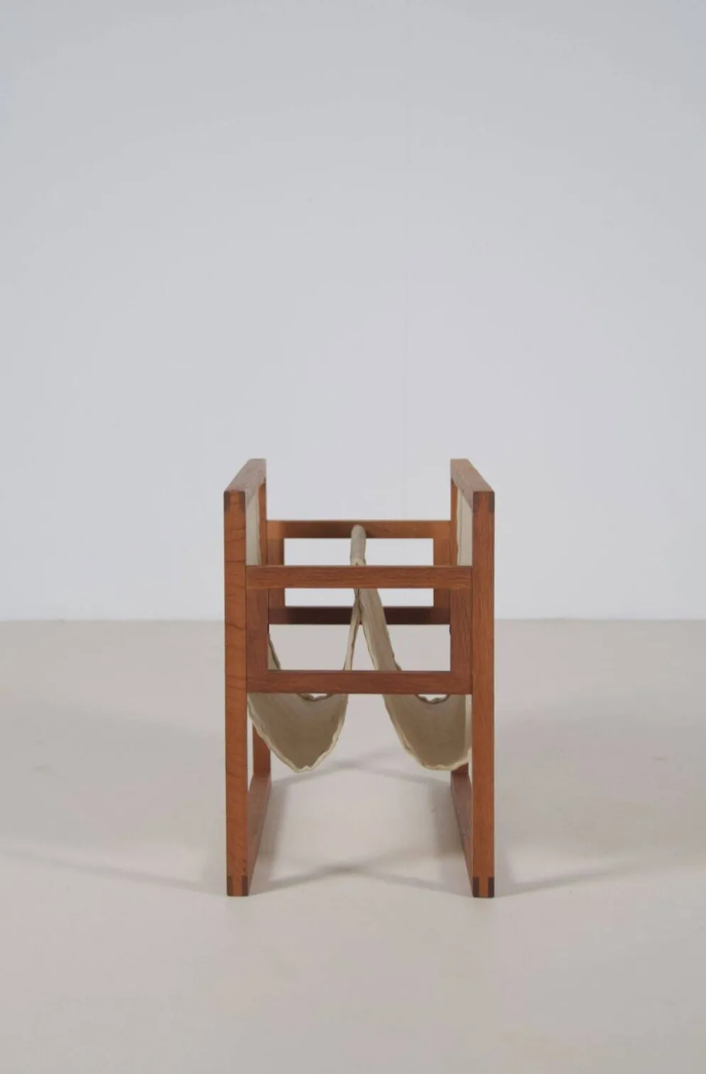 Porte-revues danois par Henning Wind-Hansen pour Sika Mobler, années 1960.