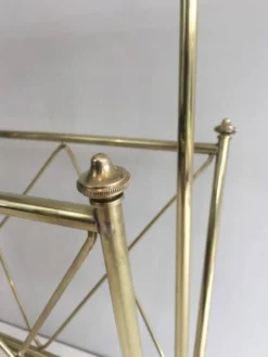 Porte-revues de style néoclassique en laiton et tablette de verre de la Maison Jansen