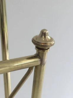 Porte-revues de style néoclassique en laiton et tablette de verre de la Maison Jansen