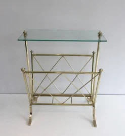 Porte-revues de style néoclassique en laiton et tablette de verre de la Maison Jansen