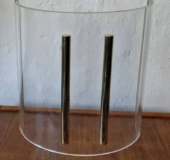 Porte-revues en acrylique et laiton massif, années 1970