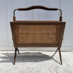 Porte-revues en bois et cannage pieds compas,Cesare Lacca, à années 60