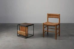 Porte-revues en métal, bois et cuir, Belgique années 1960