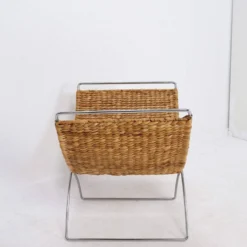 Porte-revues en métal chromé et feuilles de bananier tressés