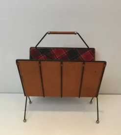 Porte-revues en métal laqué noir, cuir et tissus à carreaux