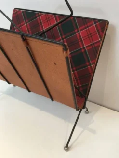 Porte-revues en métal laqué noir, cuir et tissus à carreaux