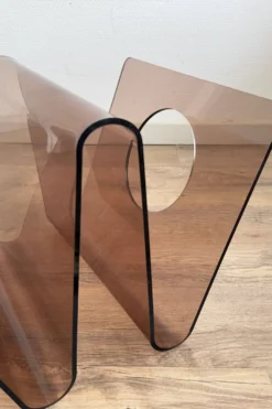 Porte-revues en Plexiglas fumé Michel Dumas