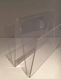 Porte-revues en plexiglass. Vers 1970