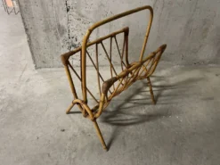 Porte-revues en rotin années 60