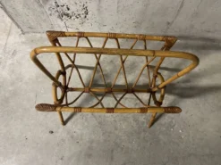 Porte-revues en rotin années 60