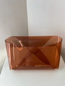 Porte revues enveloppe en plexiglass lucite design Michel Dumas 1970