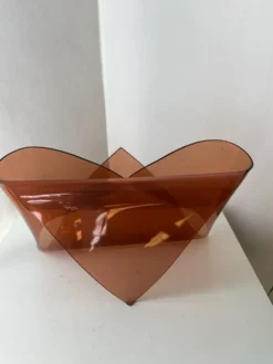Porte revues enveloppe en plexiglass lucite design Michel Dumas 1970