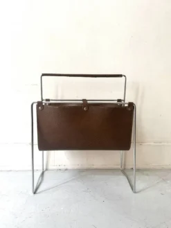 Porte-revues moderniste en cuir brun & métal chromé filaire – design 1970