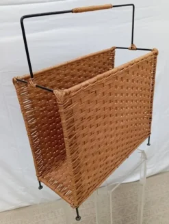 Porte revues rotin armature métal années 50