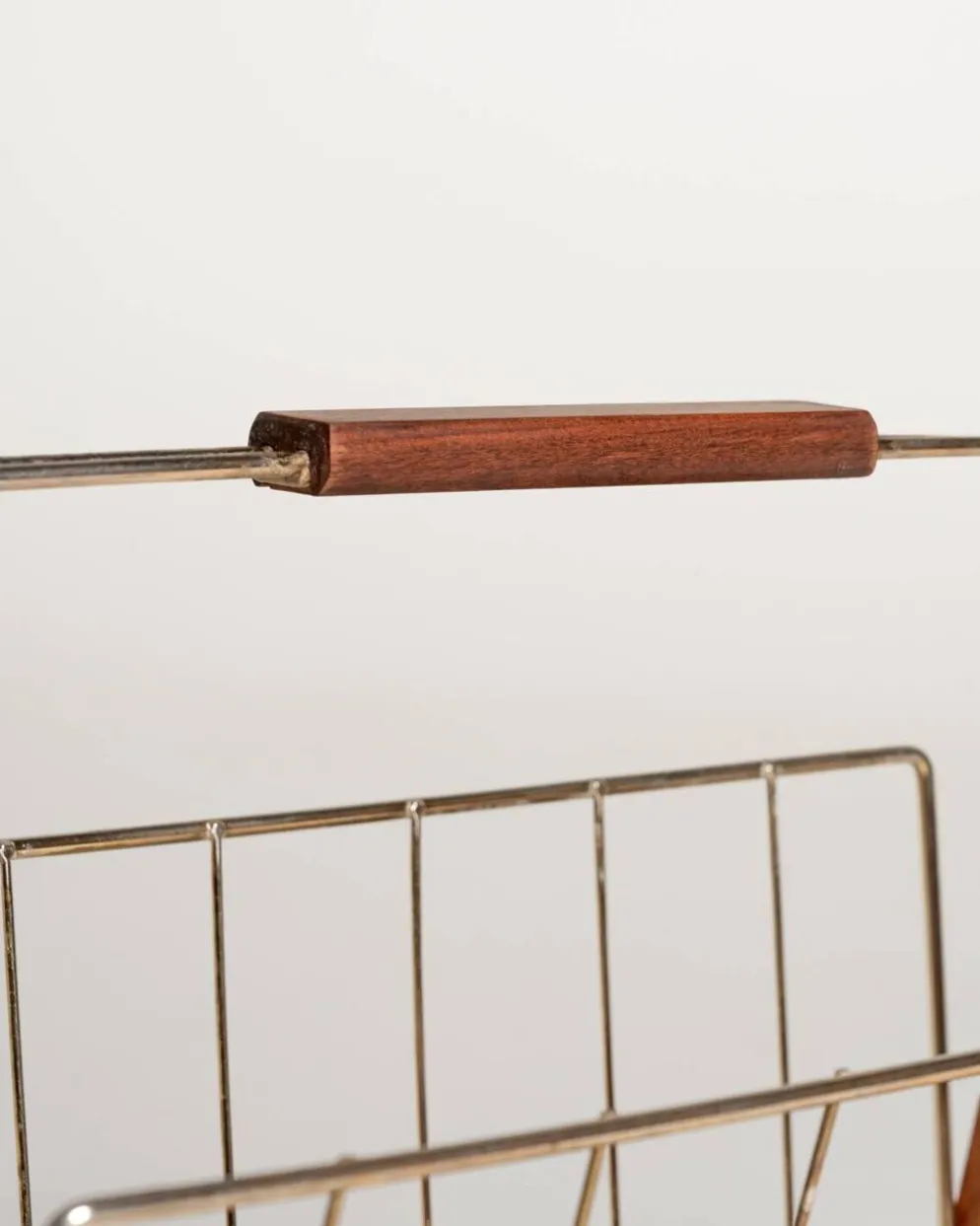 Porte-revues scandinave en teck et métal, années 1960