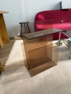 Porte-revues, table d’appoint vintage en plexiglas fumé Michel Dumas