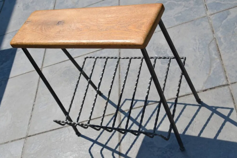 Porte-revues tablette chêne et fer forgé années 60-70