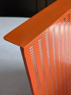 Porte revues vintage en métal perforé orange/Style Mathieu Mategot/70'
