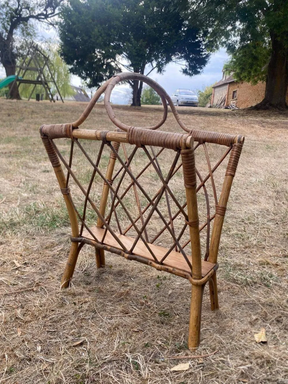 Porte-revues vintage en rotin – Années 1960