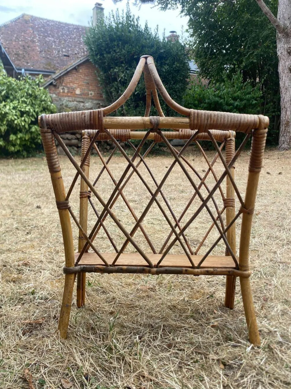 Porte-revues vintage en rotin – Années 1960