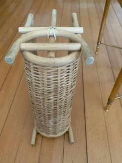 Porte-revues vintage en rotin et bambou tressé
