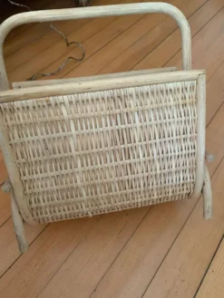 Porte-revues vintage en rotin et bambou tressé