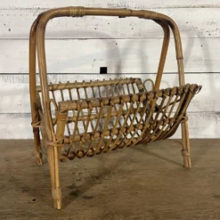 Porte revues vintage en rotin