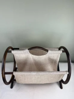 Porte revue vintage en rotin
