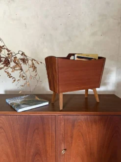 Porte-revue vintage scandinave en teck
