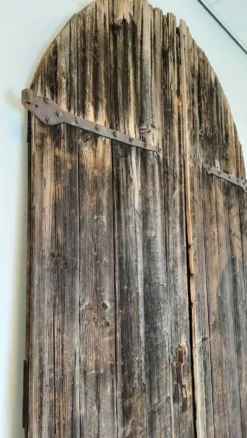 Portes d'écurie anciennes uniques