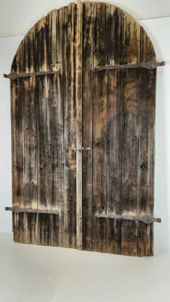 Portes d'écurie anciennes uniques