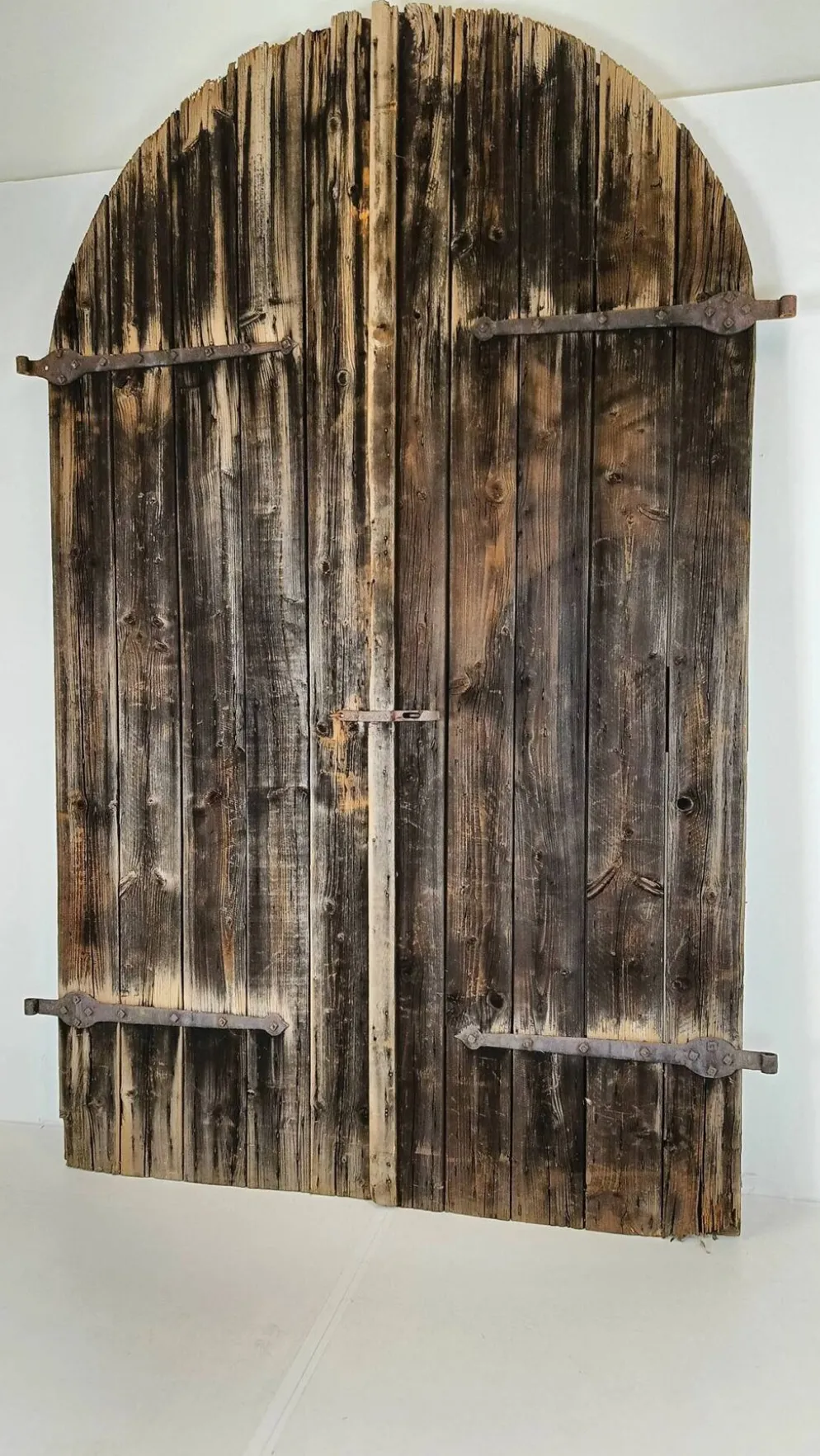Portes d'écurie anciennes uniques