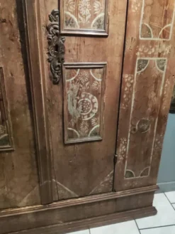 Portes de l'ancienne armoire alsacienne