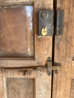 Portes en bois devanture de magasin ancienne + cadre