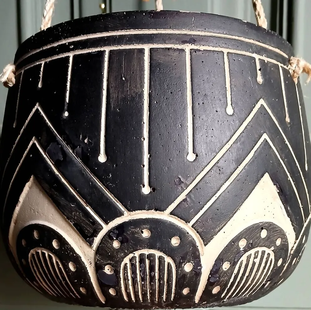 Pot de fleurs suspendu Sgraffito en argile & corde