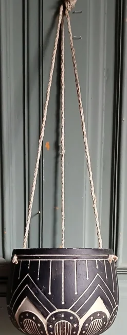 Pot de fleurs suspendu Sgraffito en argile & corde