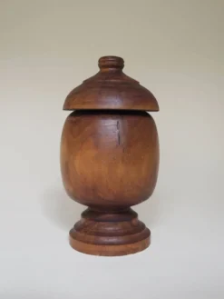 Pot en bois tourné