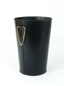Poubelle à papier Mid-Century Carl Auböck en cuir noir et laiton, Autriche, années 1950