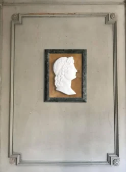 Profil d’un jeune homme dans le goût de l’antique en marbre