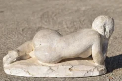 PRYAS, Femme nue allongée, sa tête reposant dans les mains (vers 1940)