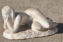 PRYAS, Femme nue allongée, sa tête reposant dans les mains (vers 1940)