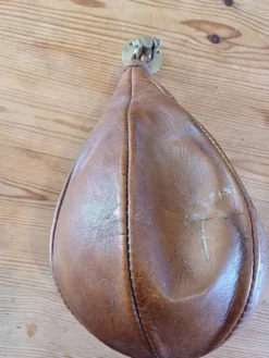 Punching Ball ancien en cuir